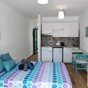 Marina Beach-apartamentos Tahiche Apartment